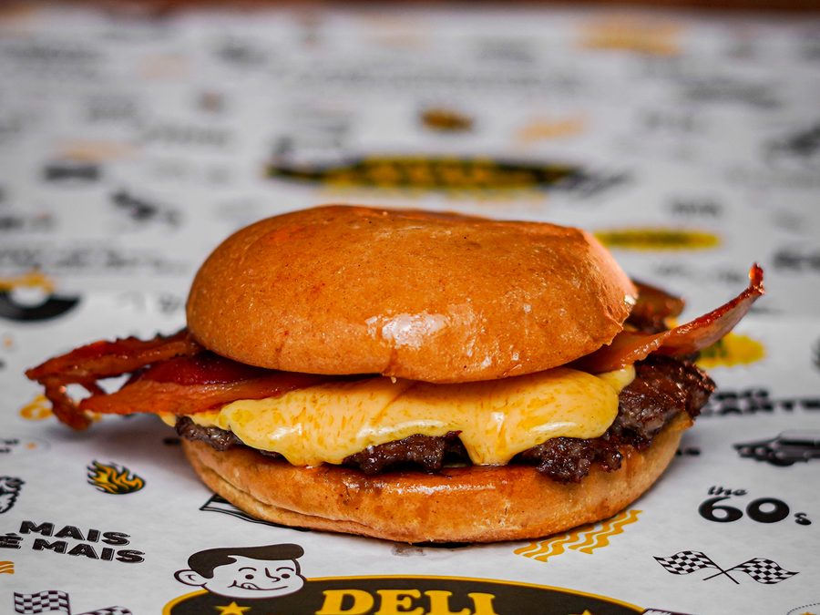 Deli Bacon — hambúrguer com bacon da Old Deli