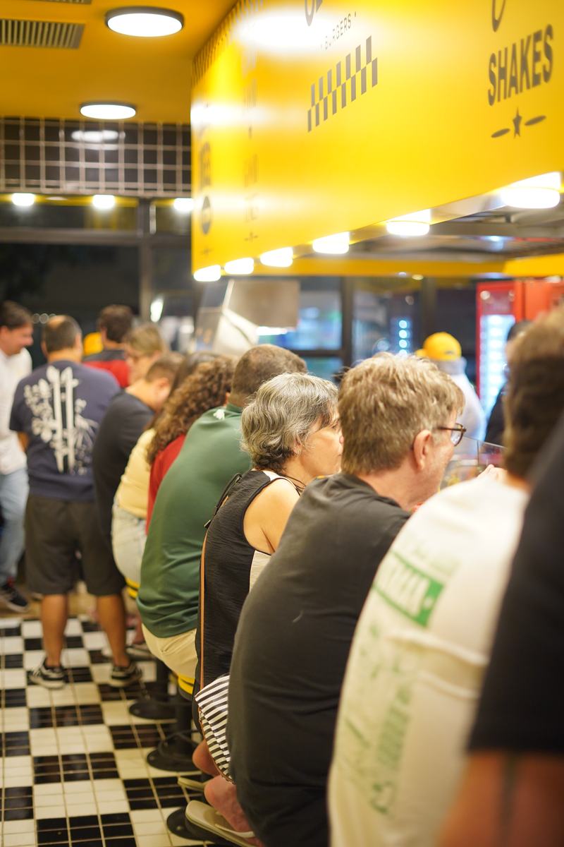 Balcão cheio na inauguração